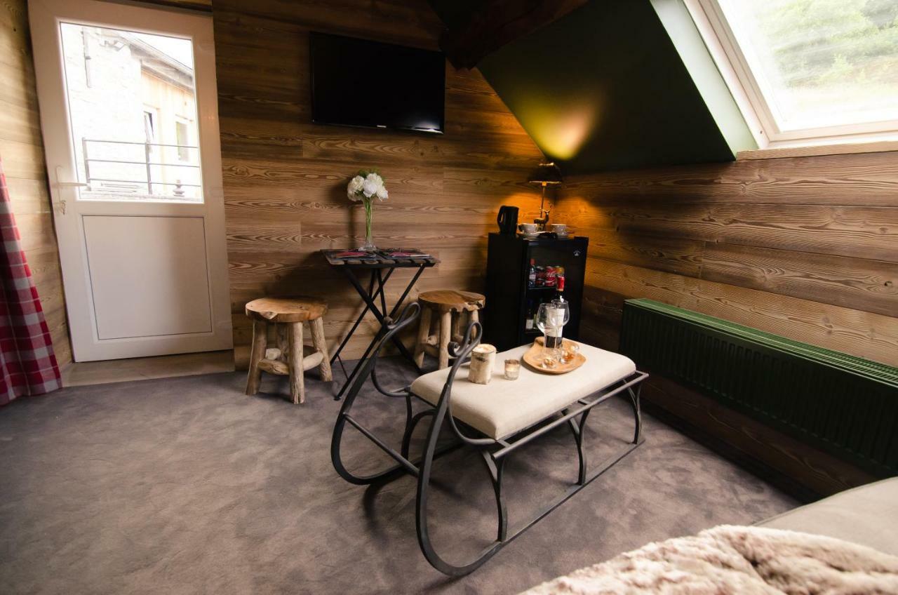 River Lodge Hotel Insolite Maredsous Exteriör bild