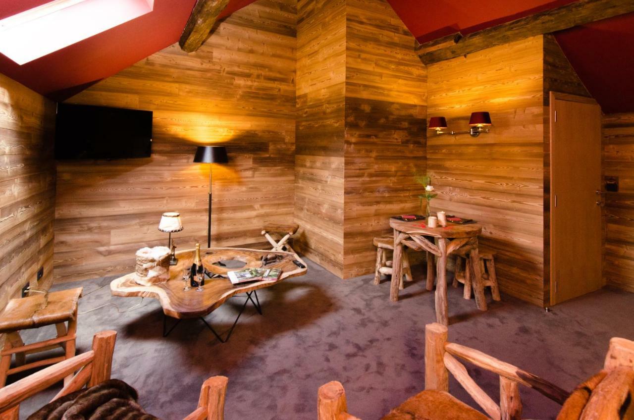 River Lodge Hotel Insolite Maredsous Exteriör bild