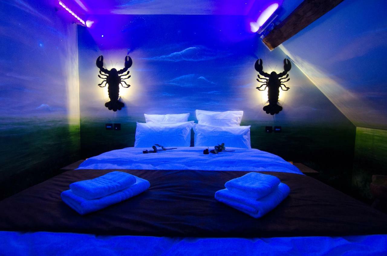 River Lodge Hotel Insolite Maredsous Exteriör bild